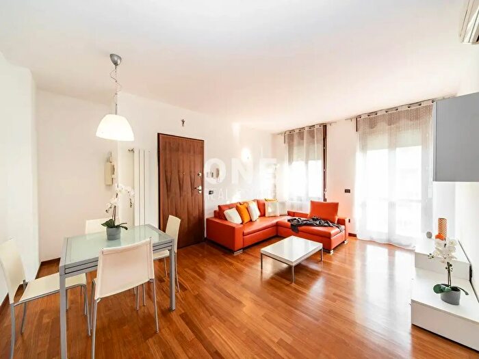 Appartamento trilocale in affitto in Via Solferino, Vimercate