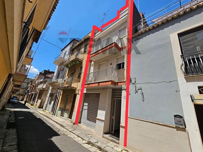 Casa con 7 locali in vendita in Via Colonnello Umberto Maddalena, Ragusa