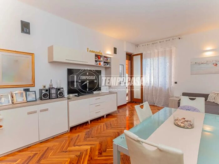 Appartamento trilocale in vendita in Via Brunetto Latini, Novate Milanese