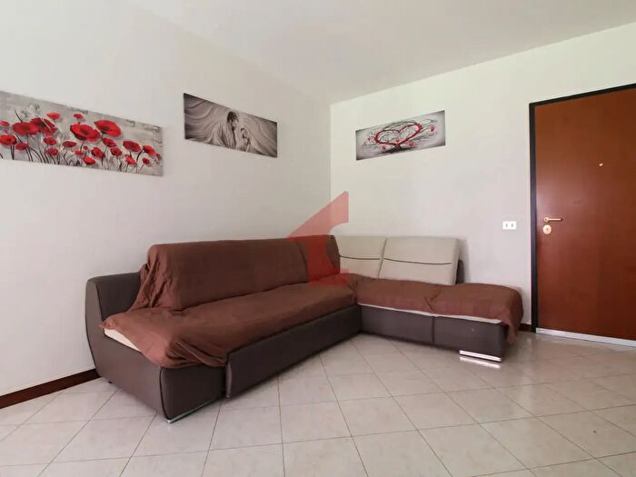 Appartamento trilocale in affitto in Via Passo della Cisa, Parma