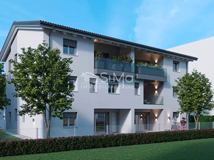 Appartamento trilocale in vendita in Via Comi, Cento