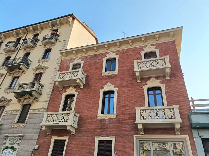 Appartamento con 5 locali in vendita in Via Pragelato, Torino