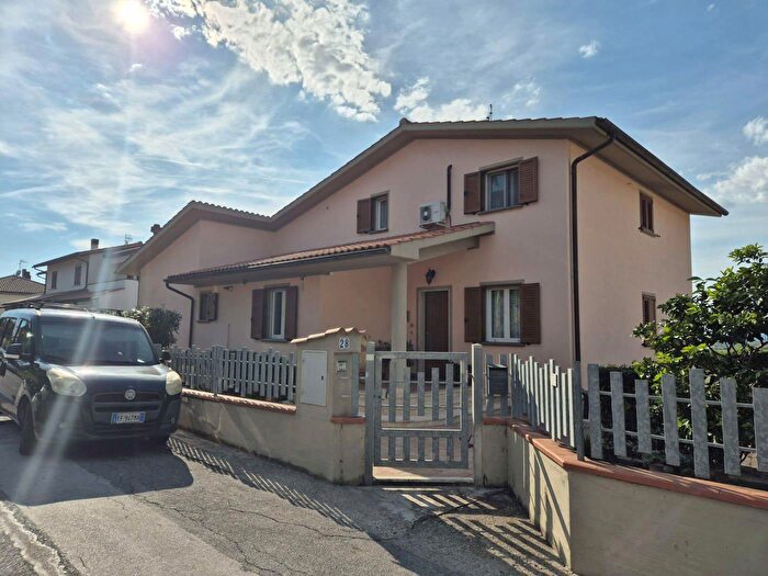 Casa con 8 locali in vendita in Via del Saltecchio, Roccastrada