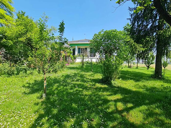 Casa con 8 locali in vendita in Mirandola