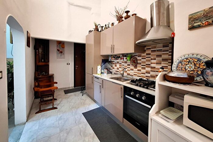 Appartamento trilocale in vendita in Vico Salvaghi, Genova