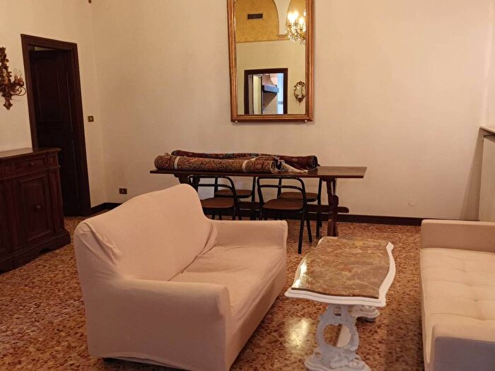 Appartamento trilocale in affitto in Centro Storico, Piacenza