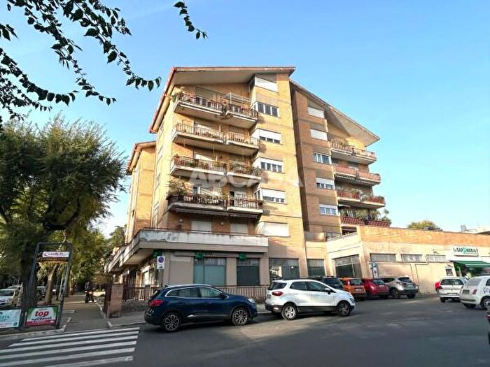 Appartamento con 5 locali in vendita in Viale Guglielmo Oberdan, Velletri