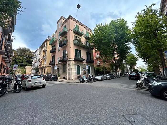 Appartamento trilocale in affitto in Via Belisario Corenzio, Vomero, Napoli