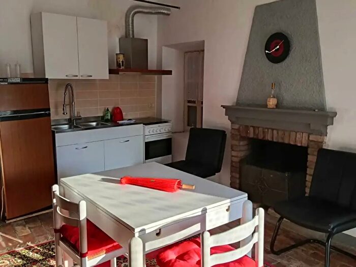 Appartamento trilocale in affitto in Varano De' Melegari