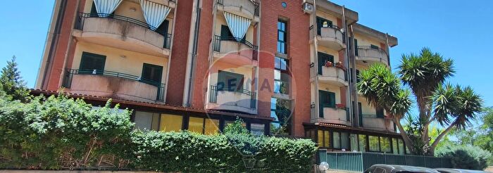 Appartamento con 6 locali in vendita in Via Mario Scelba B, Caltagirone