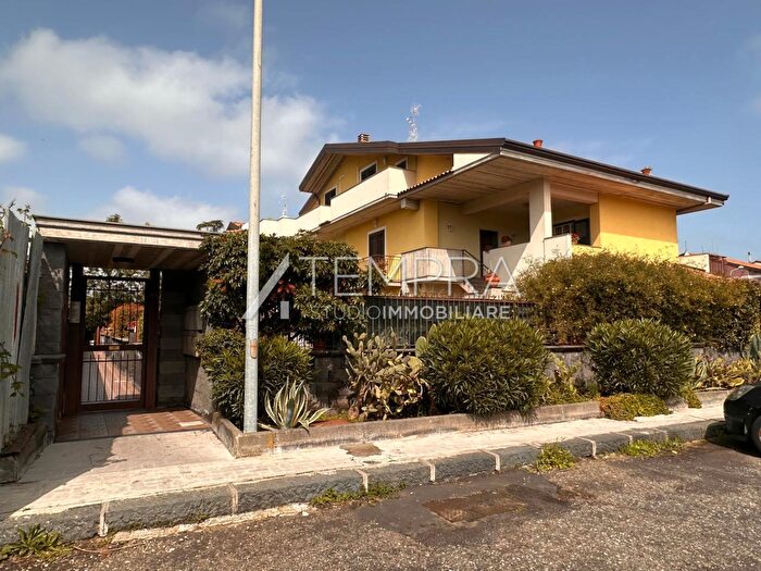 Appartamento con 8 locali in vendita in Valverde