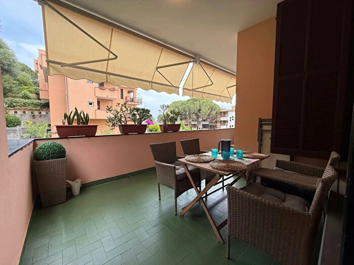 Appartamento trilocale in vendita in Via del Mare, Arenzano