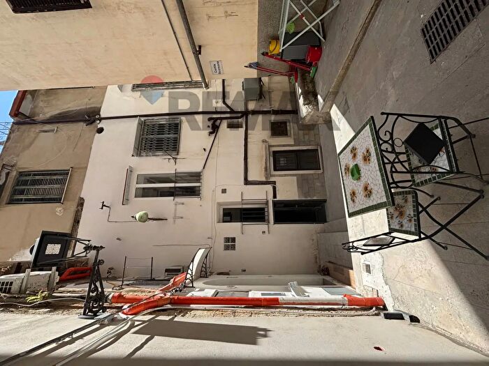 Appartamento con 8 locali in vendita in Palermo