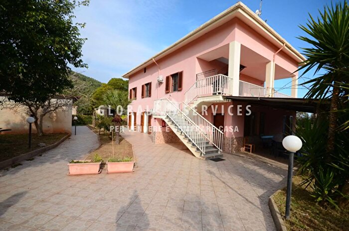 Casa con 10 locali in vendita in Arenosu, Alghero