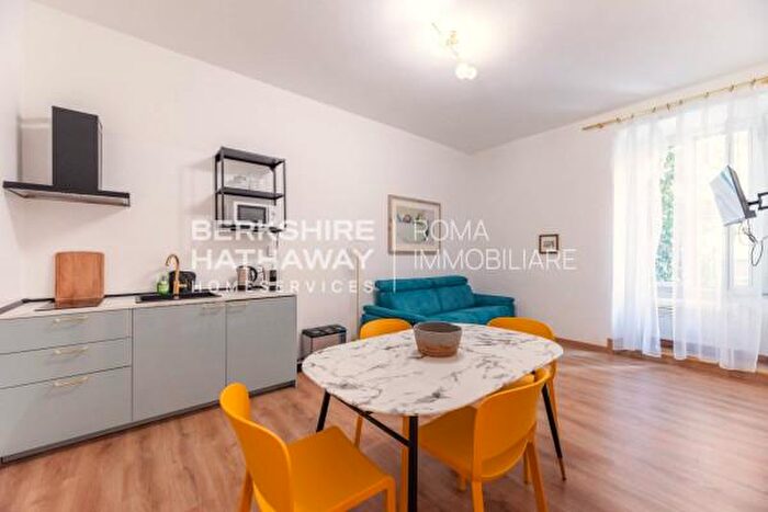 Appartamento trilocale in vendita in Via delle Fornaci, Roma