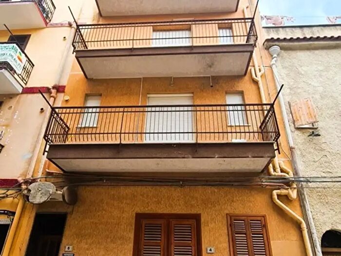 Casa in vendita in Via Petrarca, Bagheria