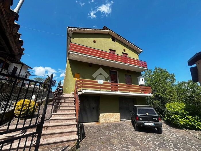 Appartamento con 5 locali in vendita in Via delle Selve, Agosta