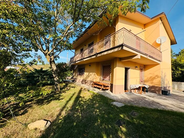 Casa con 6 locali in vendita in Località Donceto, Travo