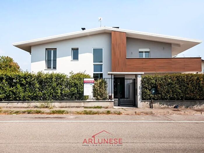 Appartamento trilocale in vendita in Resegone, Casorezzo