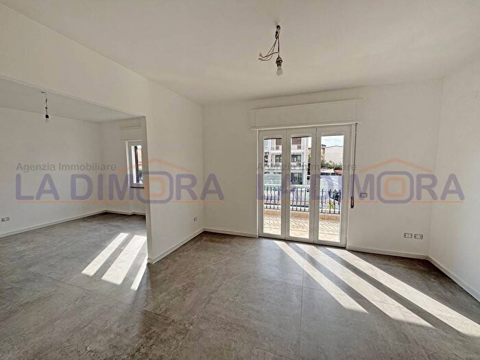 Appartamento con 5 locali in affitto in Viale della Libertà, Aversa