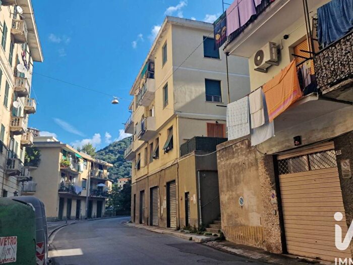 Appartamento quadrilocale in vendita in Via Giovanni Daneo, Quezzi, Genova