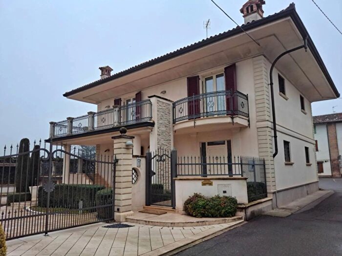 Casa con 6 locali in vendita in Via CastelloBarbata, Barbata