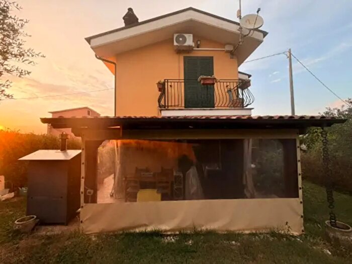 Casa con 6 locali in vendita in Via del Tiglio, Artena