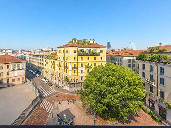 Appartamento quadrilocale in affitto in Via Solferino, Lanza, Milano