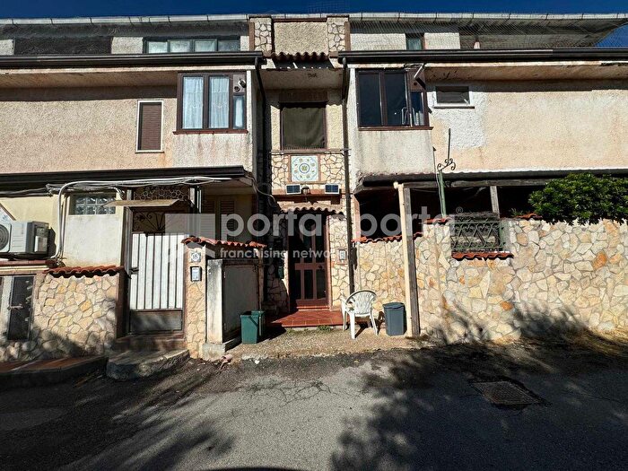 Appartamento trilocale in vendita in Via Pescinola, Formia