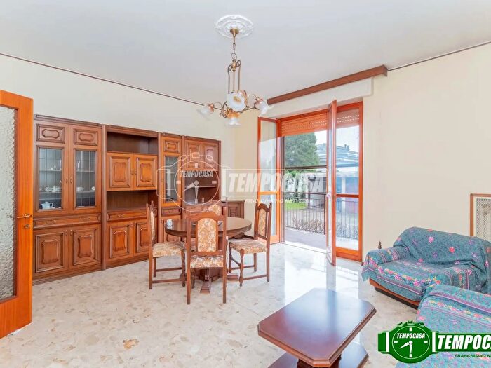 Appartamento quadrilocale in vendita in Via Fratelli di Dio, Robecco Sul Naviglio