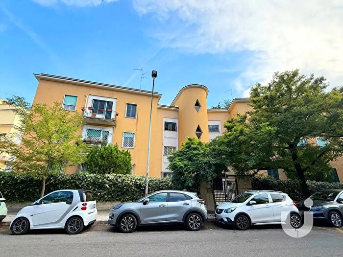 Appartamento trilocale in vendita in Via Meropia, Roma