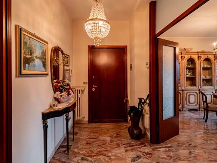 Appartamento quadrilocale in vendita in Via Rosa Marelli Vergani, Milano