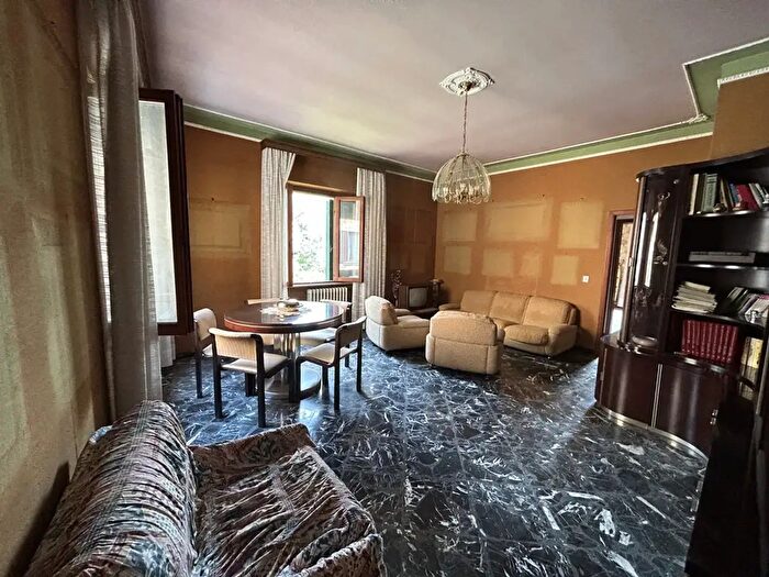 Appartamento trilocale in vendita in Via Adua, Castiglion Fiorentino