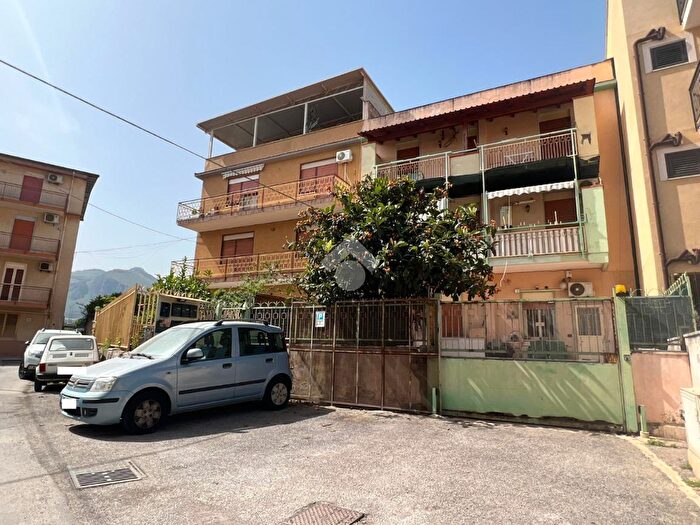 Appartamento trilocale in vendita in Vicolo Palma, Palermo