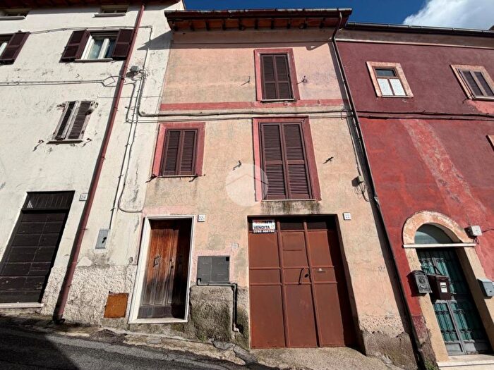 Appartamento quadrilocale in vendita in Via Bigelli Aldo, Nerola