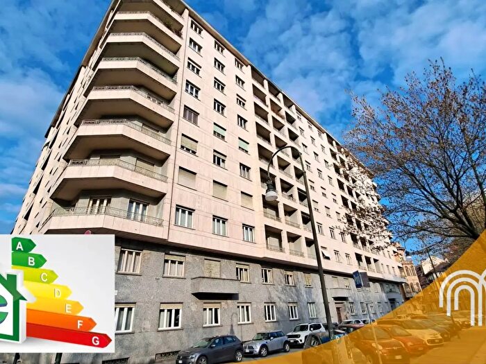 Appartamento con 7 locali in vendita in Via Gaetano Filangieri, Torino