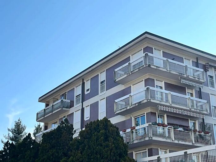 Appartamento trilocale in vendita in Via Merini, Varese