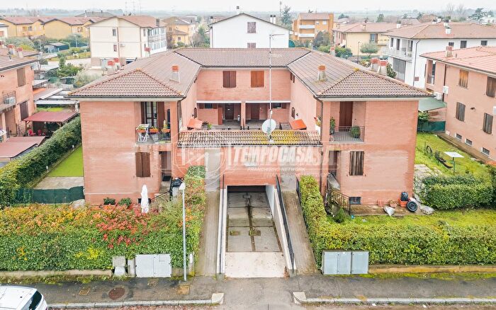 Appartamento con 5 locali in vendita in Via Galisano, Medicina