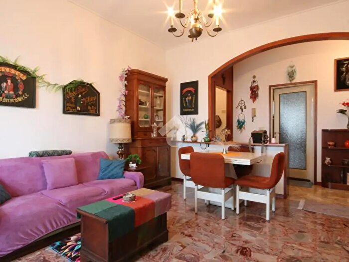 Appartamento trilocale in vendita in Piazza Anna Frank, Como