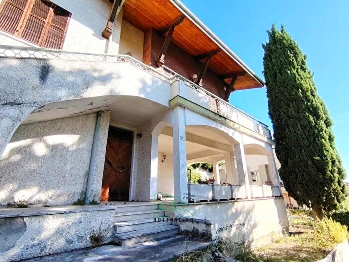 Casa con 6 locali in vendita in Viale ItaliaFossombrone, Fossombrone