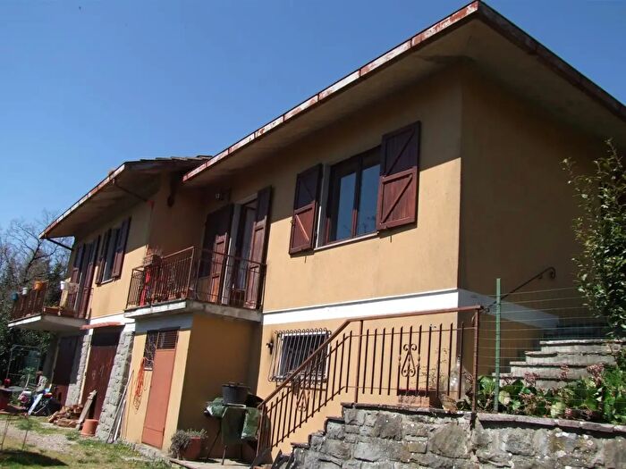 Casa con 12 locali in vendita in Pelago