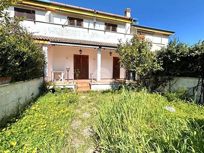 Casa quadrilocale in vendita in Via dei Gerani, Anzio