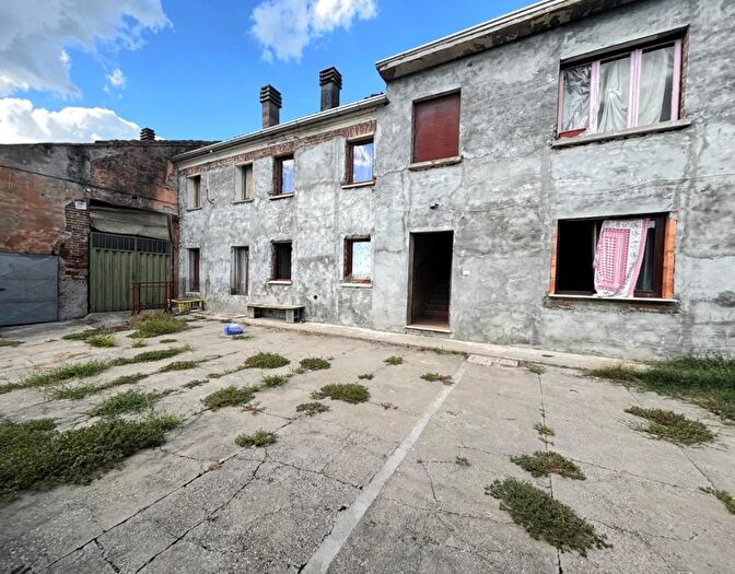 Casa quadrilocale in vendita in Strada Argine Zara, San Benedetto Po