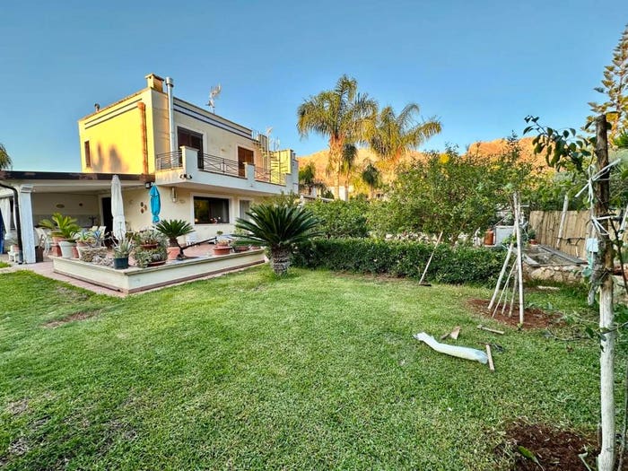 Casa quadrilocale in affitto in Via Segesta, Terrasini