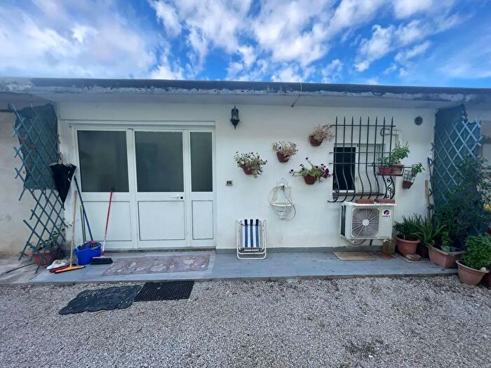 Casa monolocale in vendita in Latina
