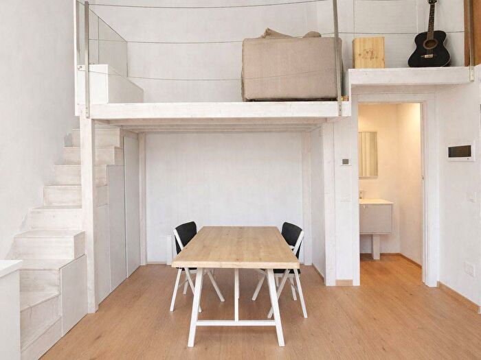 Appartamento trilocale in affitto in Via Pietro Giannone, Paolo Sarpi, Milano