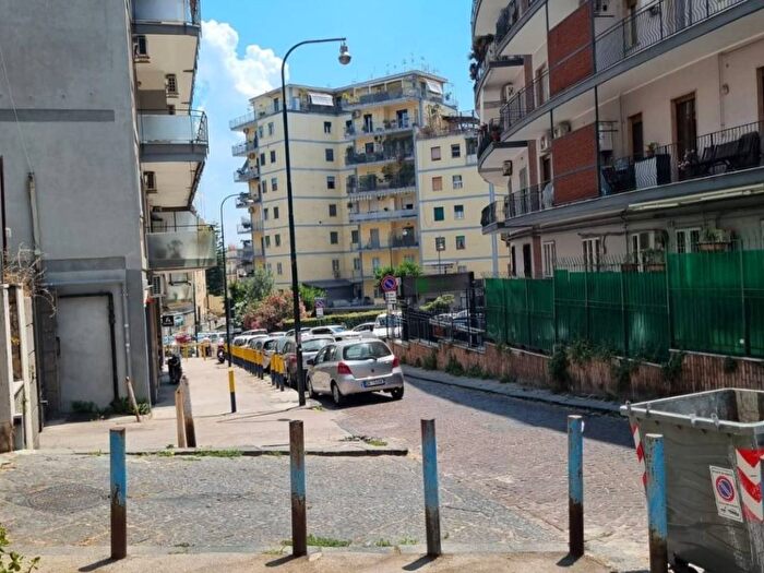 Appartamento quadrilocale in affitto in Salita Due Porte, Stella Materdei, Napoli