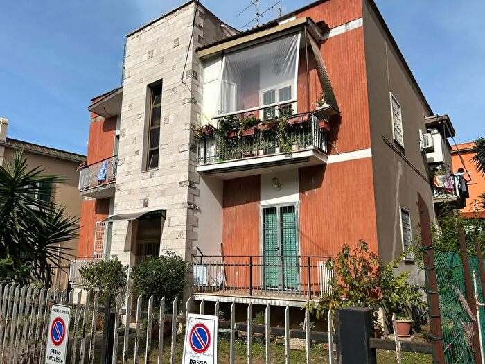 Appartamento in vendita in Via Ugo Foscolo, Aprilia