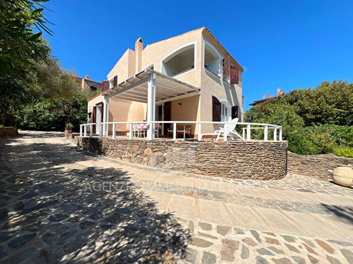 Casa con 8 locali in vendita in Stintino