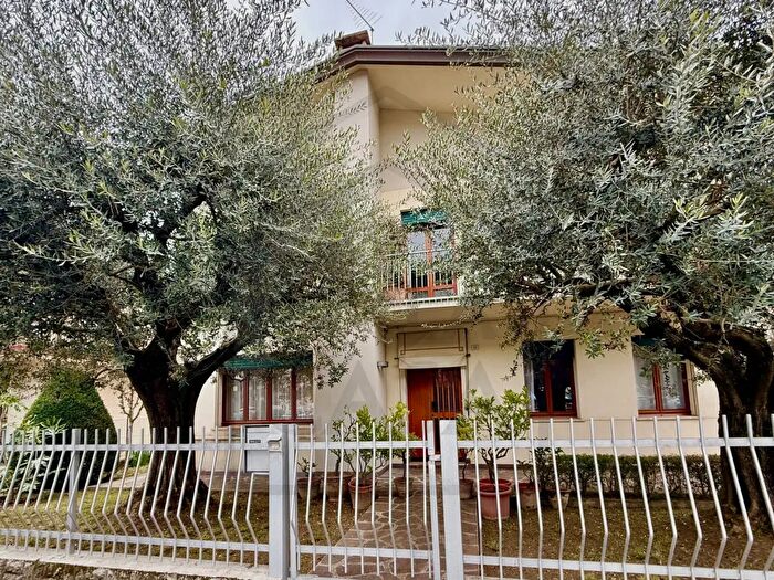Casa con 5 locali in vendita in Via Roma, Montegrotto Terme
